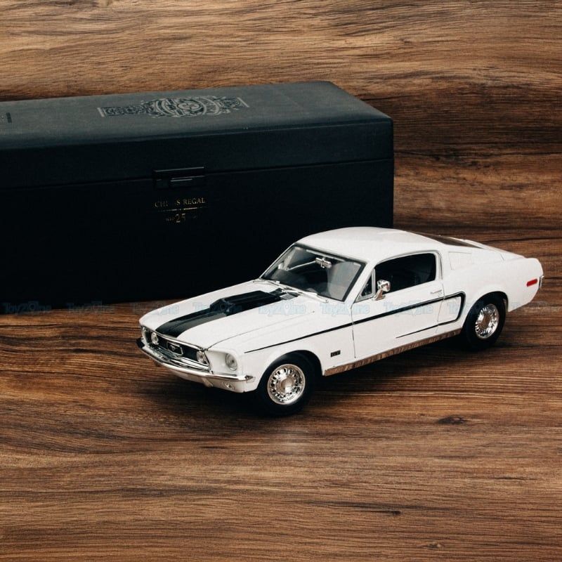 Mô hình xe Ford Mustang GT Cobra Jet 1968 1:18 MAISTO