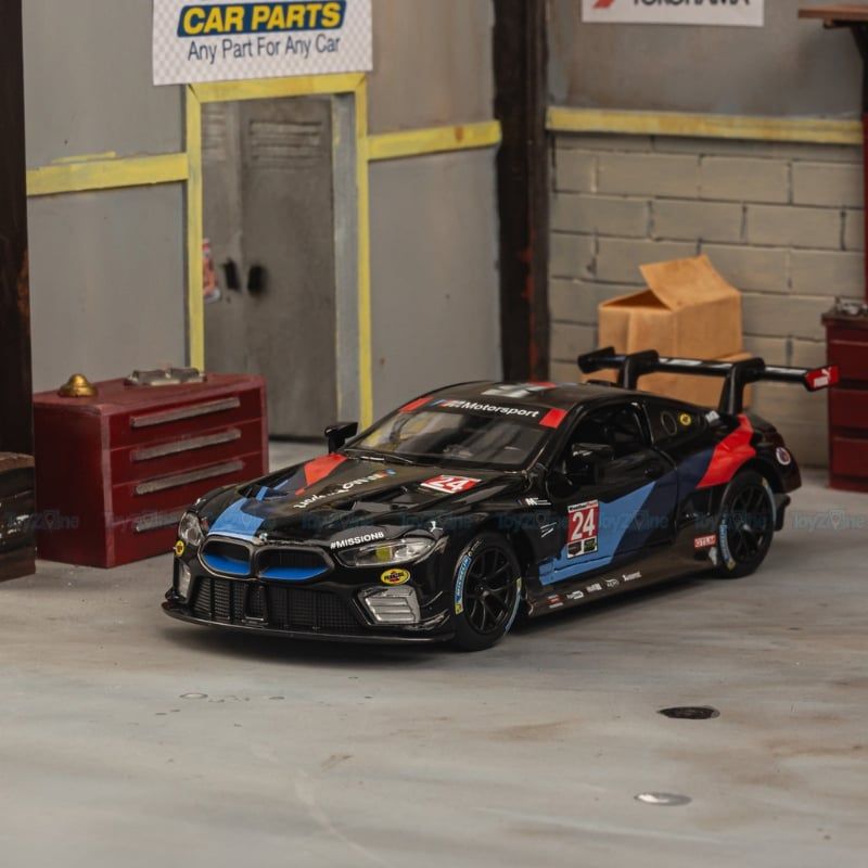 Mô hình xe BMW M8 GTE 1:32 HUADAWEI