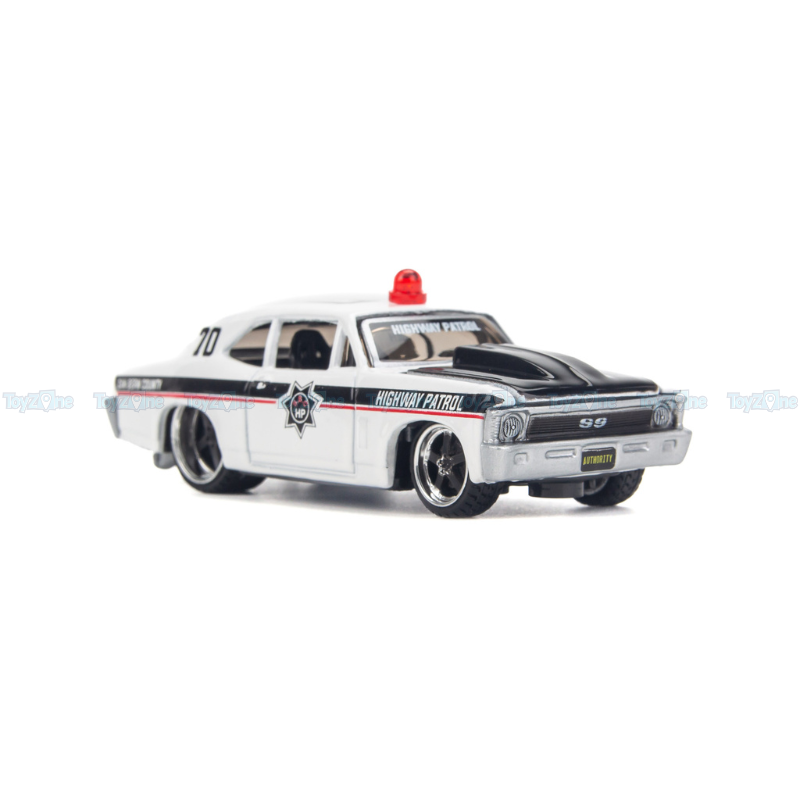 Mô hình xe Chevrolet Nova 1970 Police Highway Patrol 1:64 Bburago