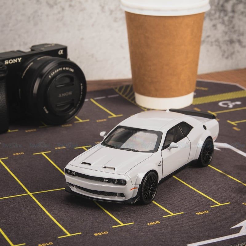 Mô hình xe Dodge Challenger SRT 1:32 Jiaye