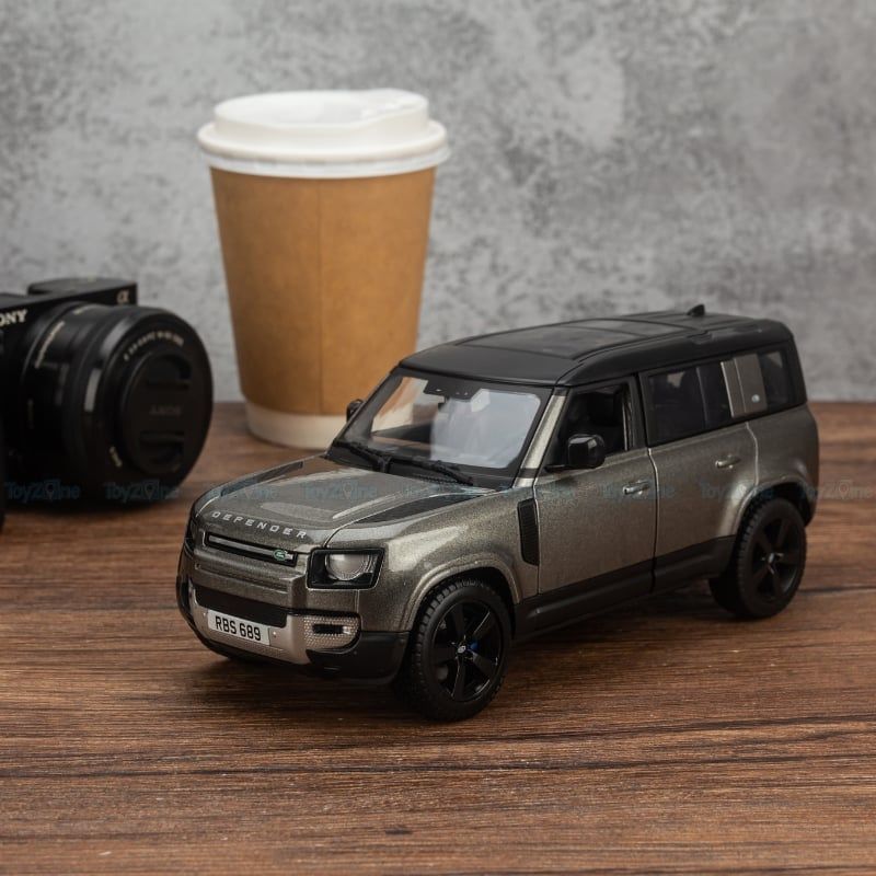 Mô hình xe Land Rover Defender 2022 1:24 Bburago