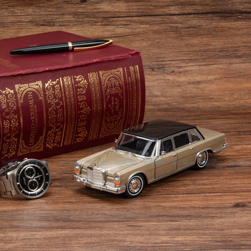 Mô hình xe Mercedes Benz 600 1963 1:24 Welly