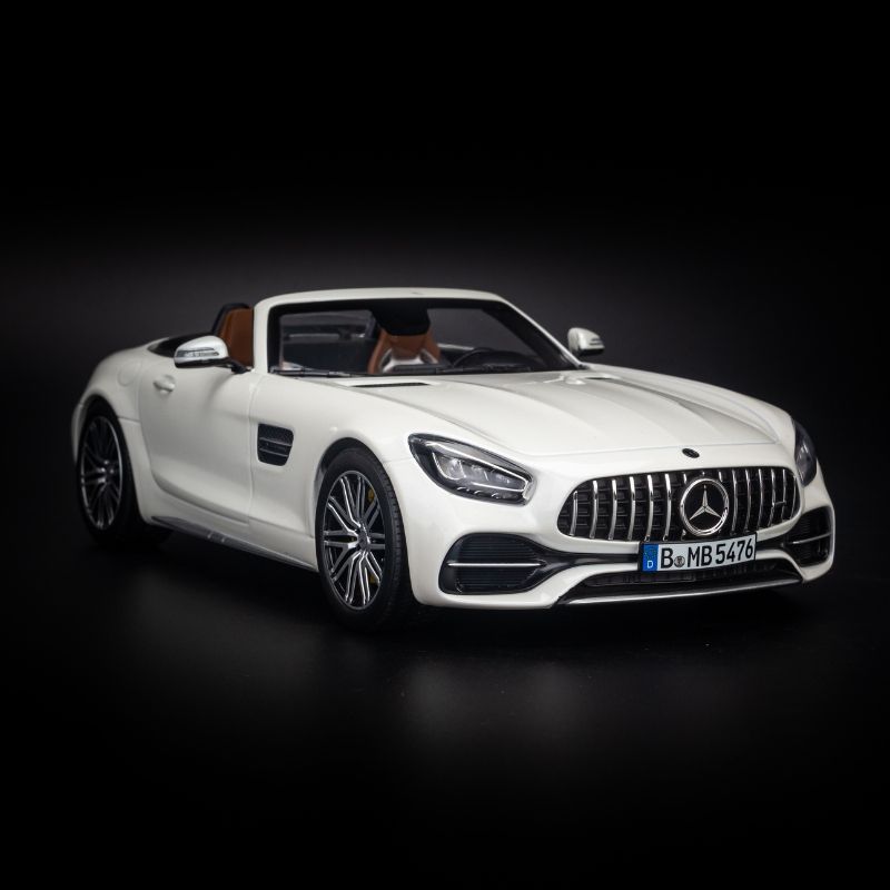 Mô hình xe Mercedes-Benz GTC 2019 1:18 Norev