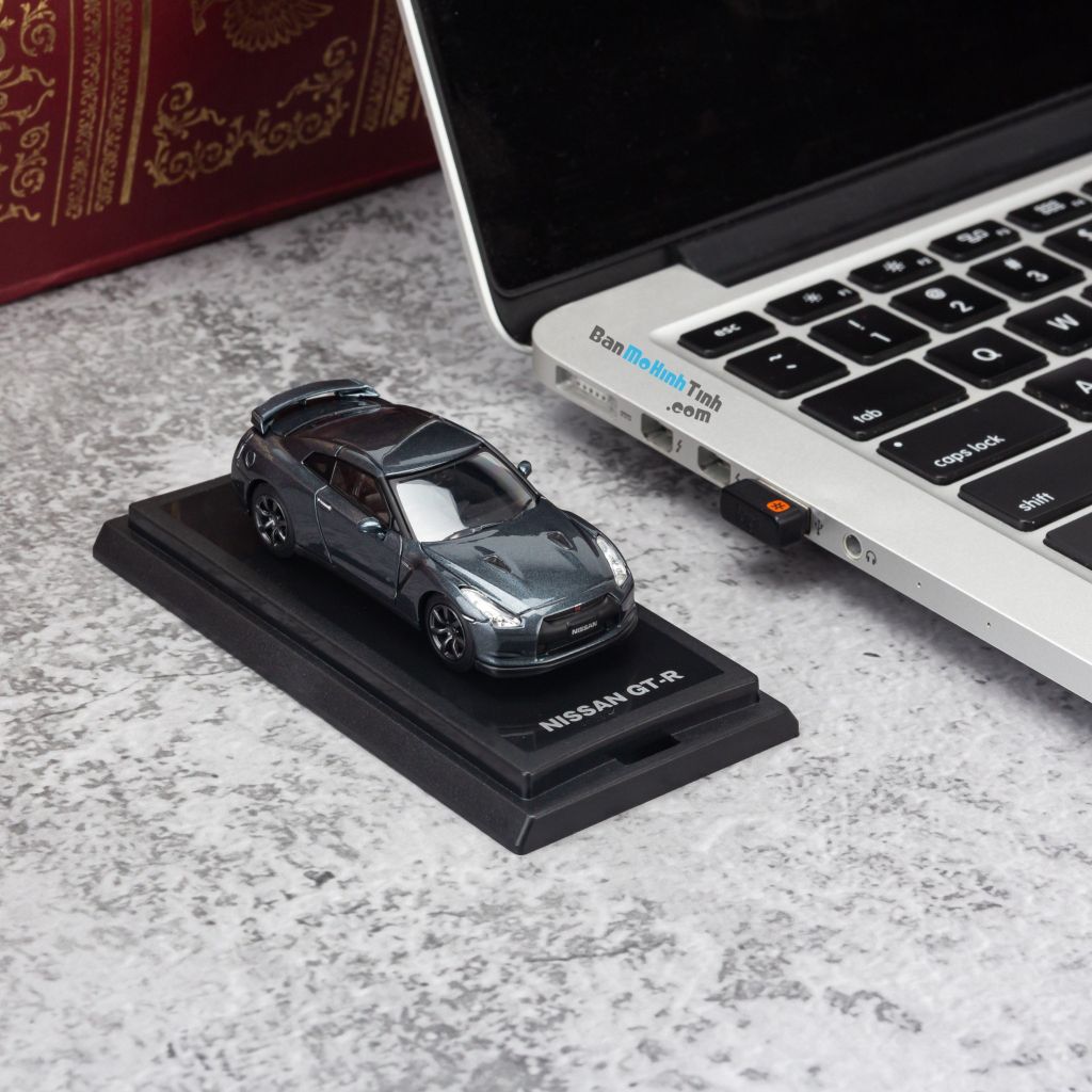 Mô hình xe Nissan GTR 1:64 Dealer