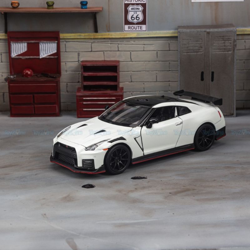 Mô hình xe Nissan GTR R35 Nismo 1:32 HUADAWEI