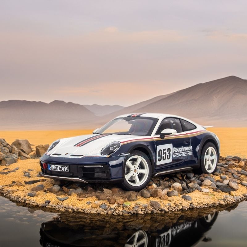 Mô hình xe Porsche 911 ( 992 ) Dakar 2023 1:18 Norev