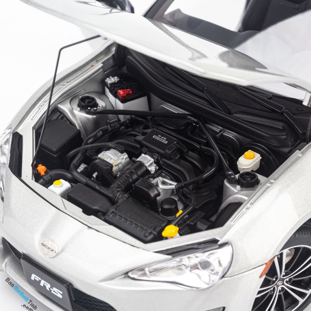 Mô hình xe thể thao Scion FRS 1:18 Autoart Silver Metallic (5)