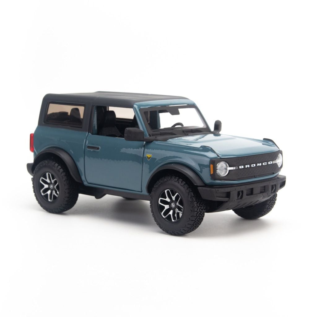 Mô hình xe Ford Bronco Badlands 2021 1:24 Maisto 31530