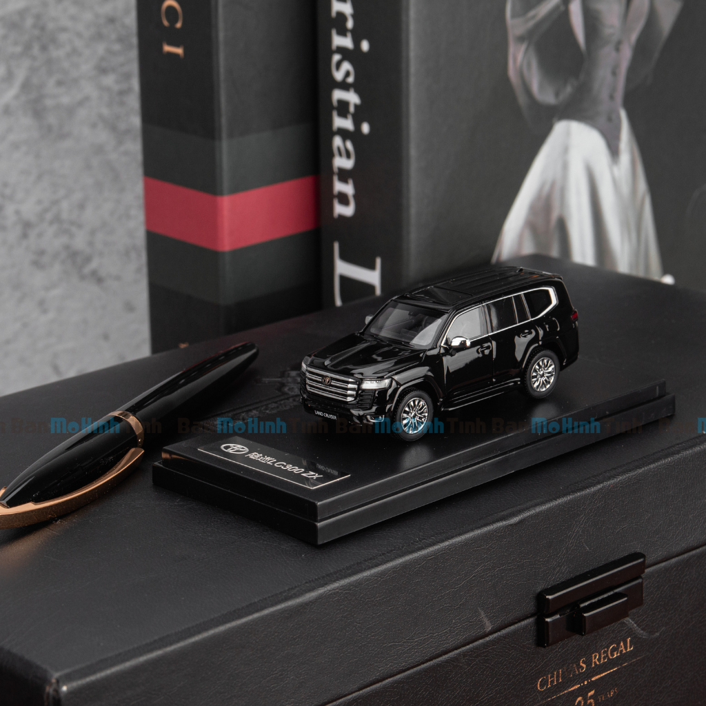 Mô hình xe Toyota Land Cruiser LC300 ZX 1:64 LCD