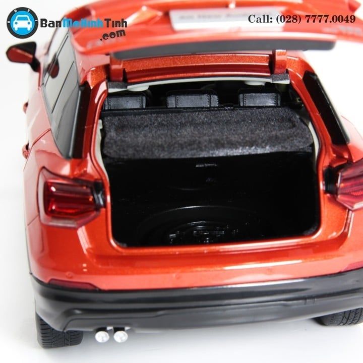 Mô hình xe Audi Q2 1:18 Dealer