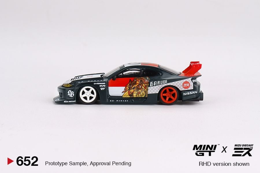 Mô hình xe Nissan LB-Super Silhouette S15 Silvia 1:64 MiniGT
