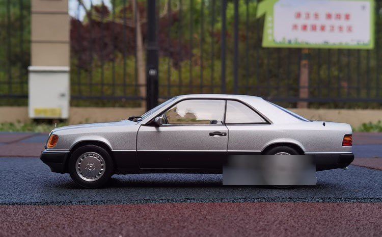  Mô hình xe Mercedes Benz 300 CE-24 Coupe 1:18 Norev 