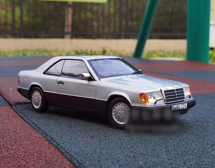  Mô hình xe Mercedes Benz 300 CE-24 Coupe 1:18 Norev 