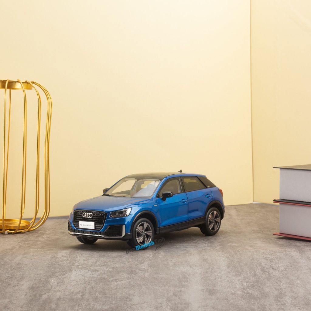 Mô hình xe Audi Q2 1:18 Dealer