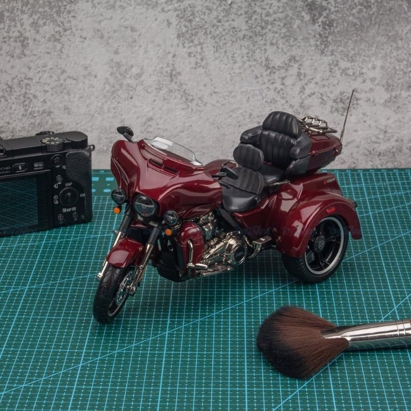 Mô hình xe mô tô Harley Davidson CVO Tri Glide 2021 1:12 Maisto