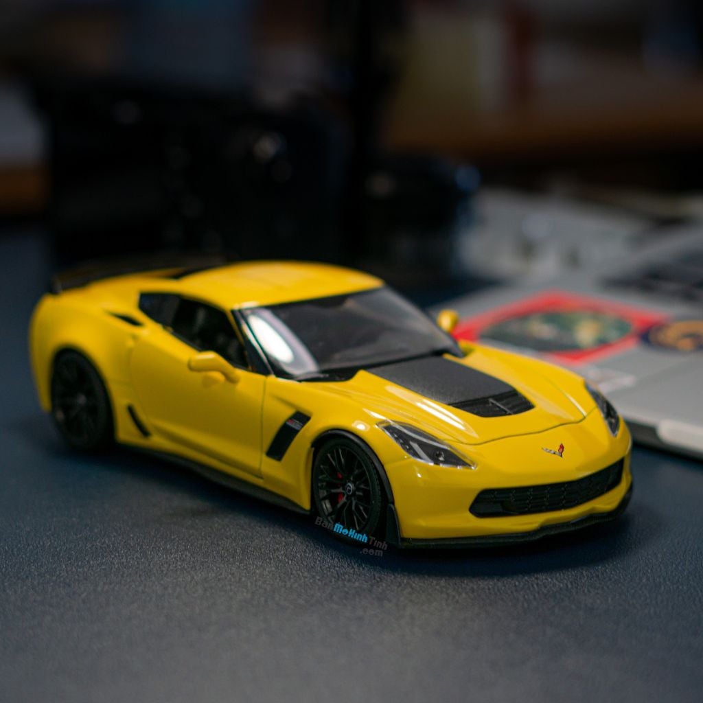 Mô hình xe Chevrolet Corvette Z06 2017 1:24 Welly Yellow (6)