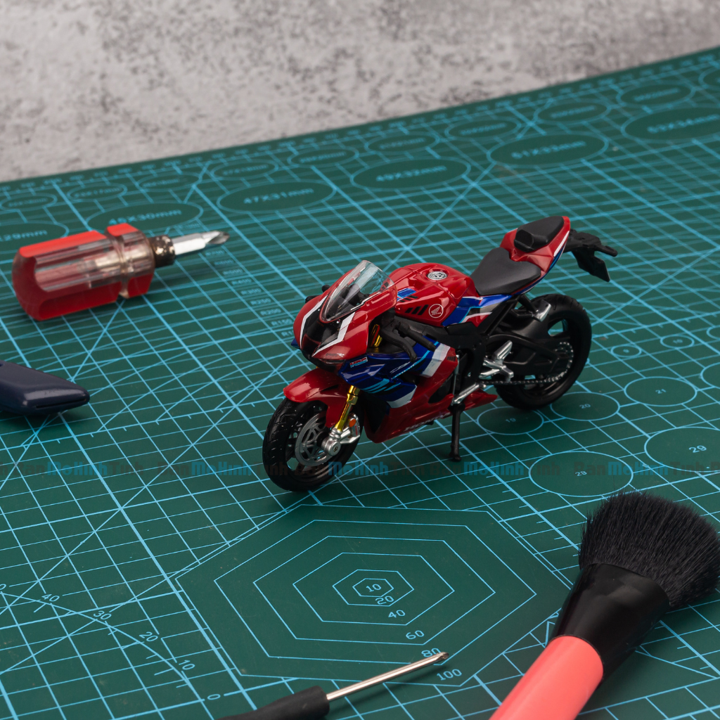 Mô hình xe mô tô Honda CBR1000RR-R Fireblade SP 1:18 Maisto