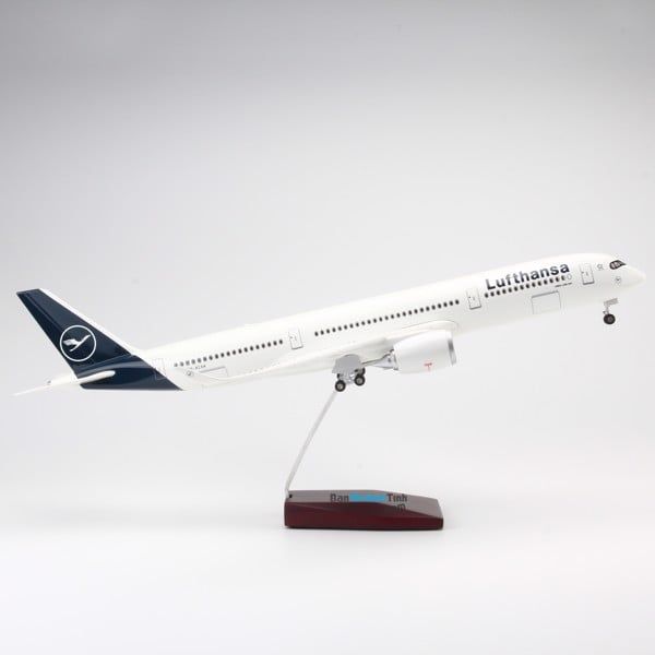 Mô hình máy bay Lufthansa 47cm lắp ráp có đèn Everfly