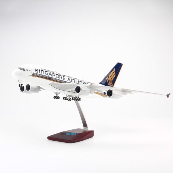 Mô hình máy bay Singapore Airlines 47cm lắp ráp có đèn Everfly