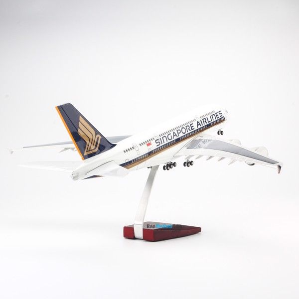 Mô hình máy bay Singapore Airlines 47cm lắp ráp có đèn Everfly
