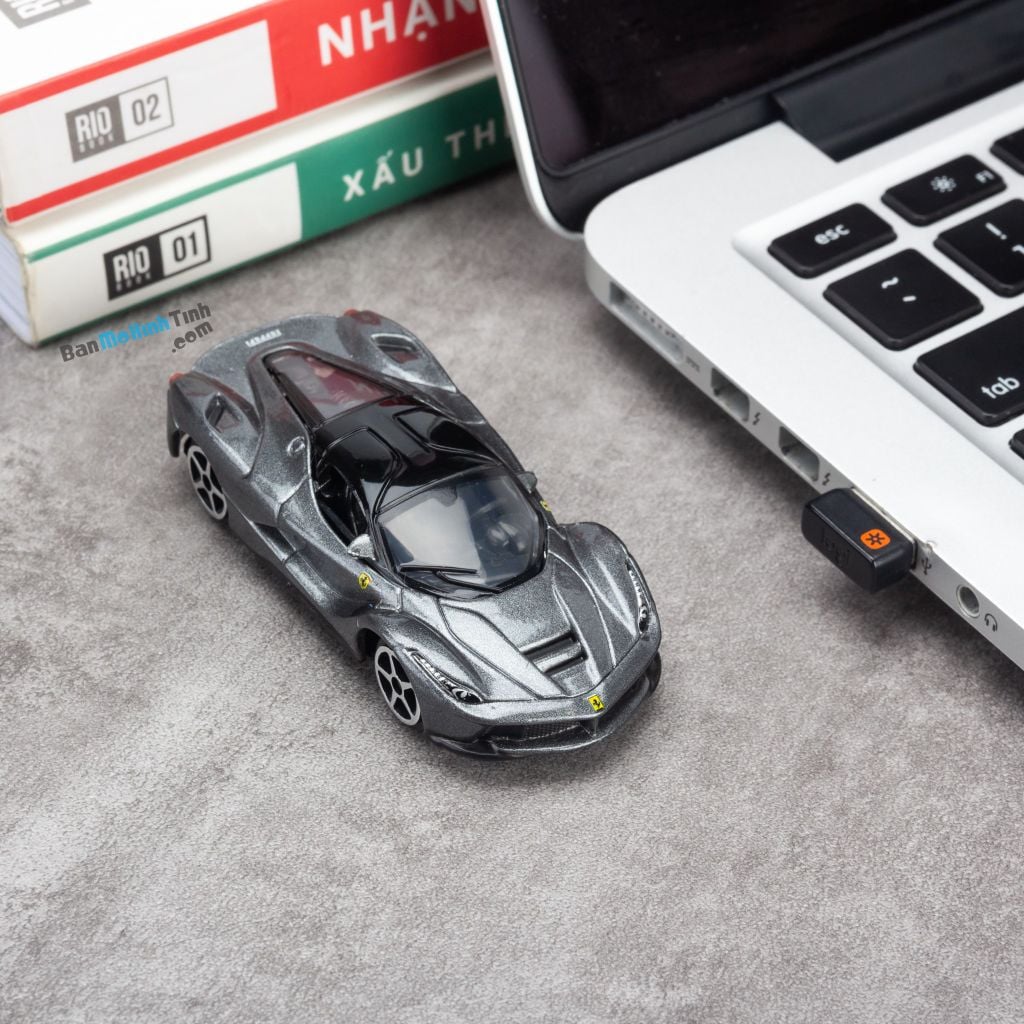 Mô hình xe Ferrari Laferrari 1:64 Bburago