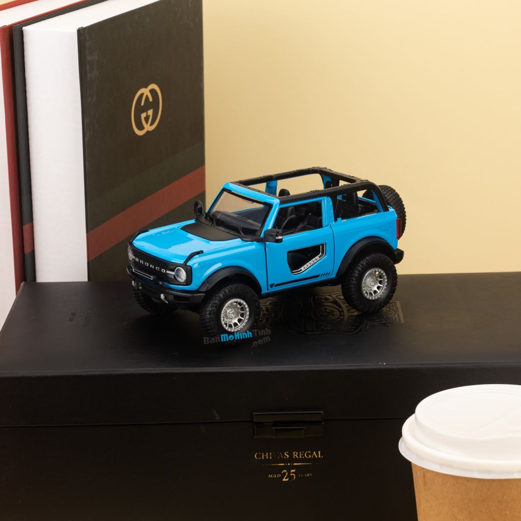 Mô hình xe Ford Bronco Badlands 2021 1:32 Alloy model