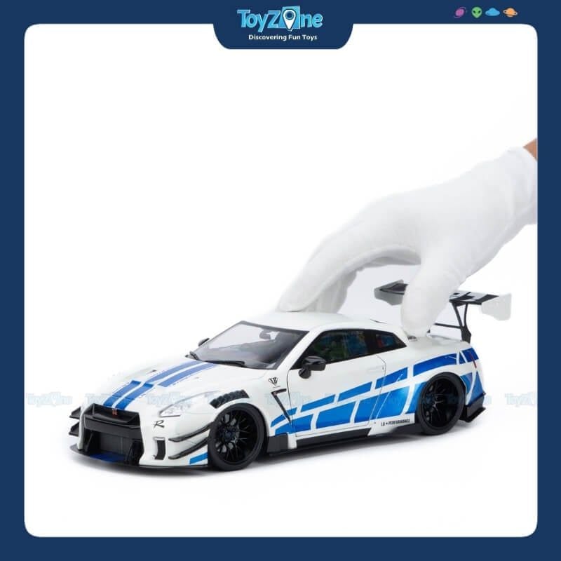 Mô hình xe Nissan GT-R ( R35 ) With Liberty Walk Body Kit Type 2.0 1:18 Solido