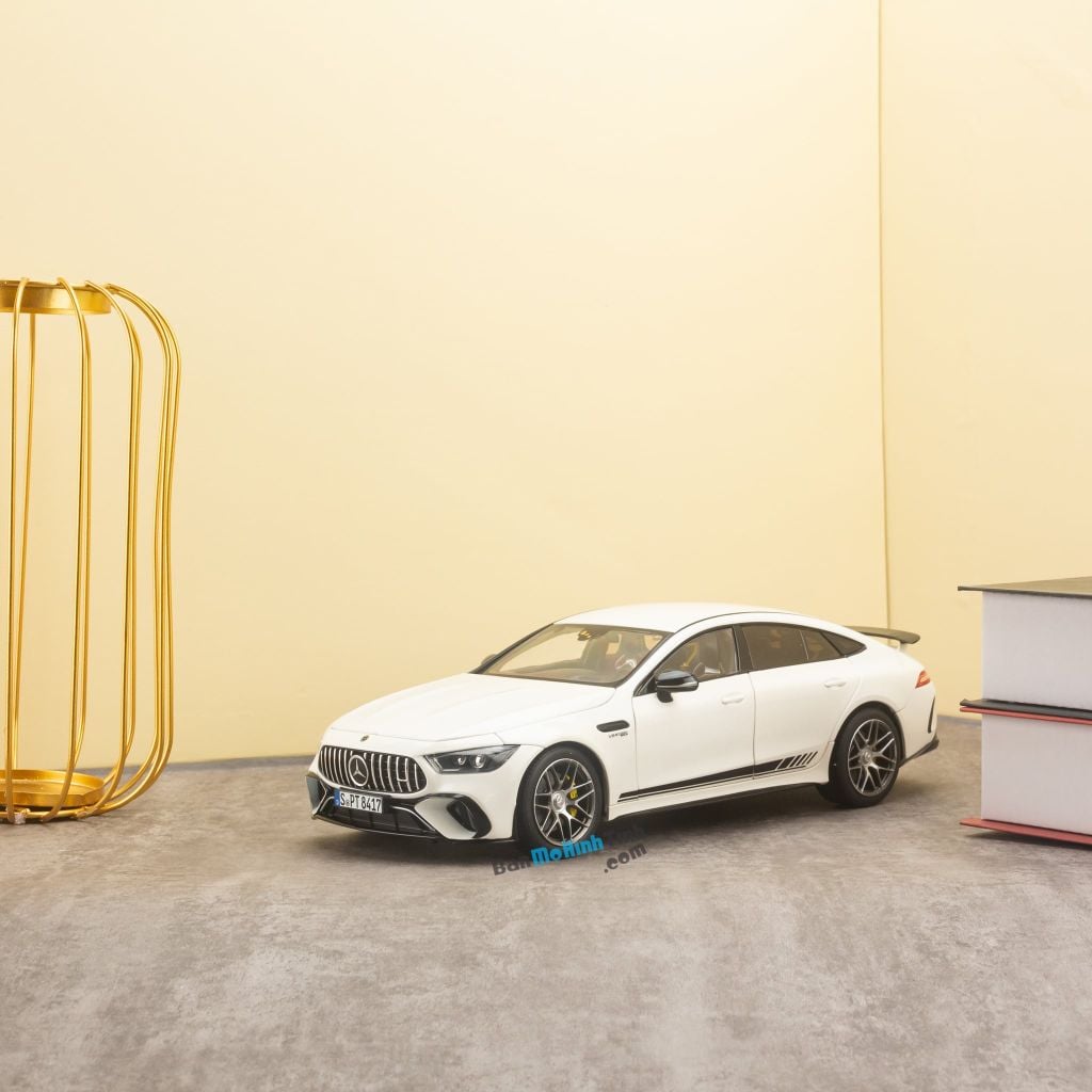 Mô hình xe Mercedes-Benz AMG GT63S 4Matic 2021 1:18 Norev