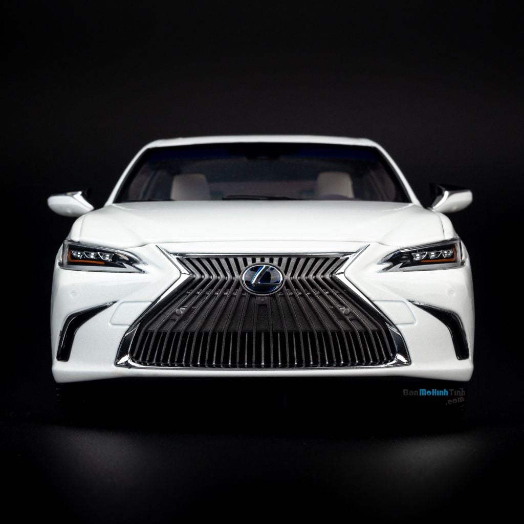 Mô hình xe Lexus ES300h White 1:18 Dealer (27)