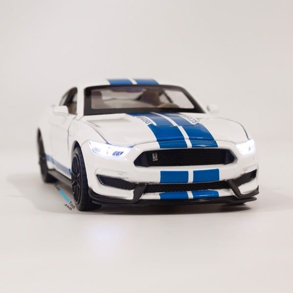 Mô hình xe Ford Shelby Cobra GT350 2018 1:32 UNI