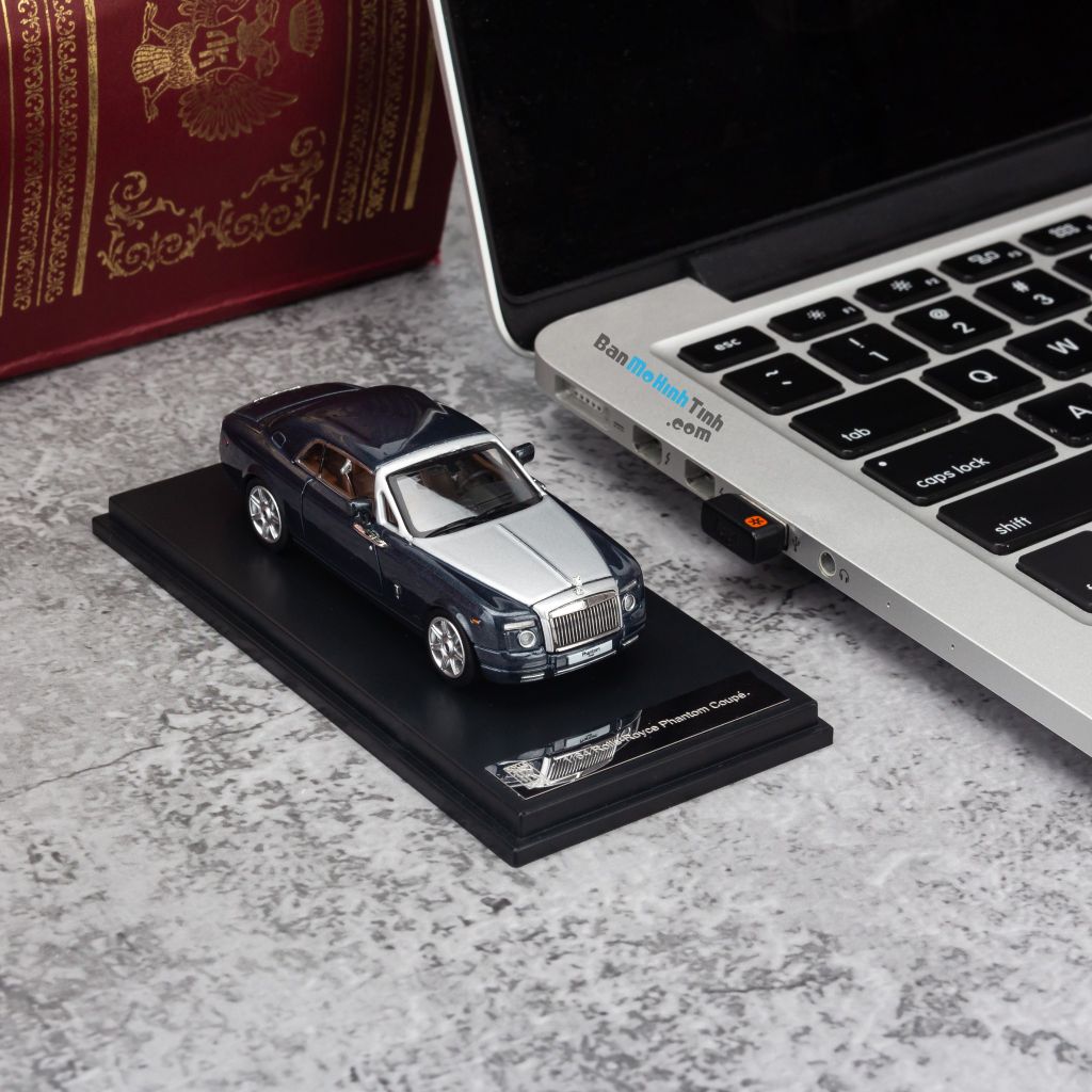 Mô hình xe Rolls Royce Phantom Coupe 1:64 Dealer Grey giá rẻ (6)
