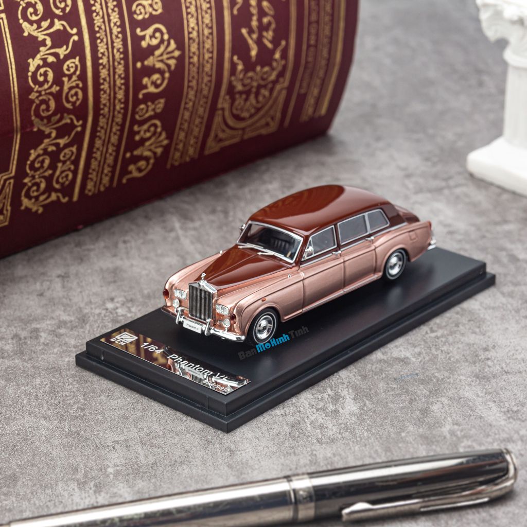 Mô hình xe Rolls Royce Phantom VI 1:64 DCM