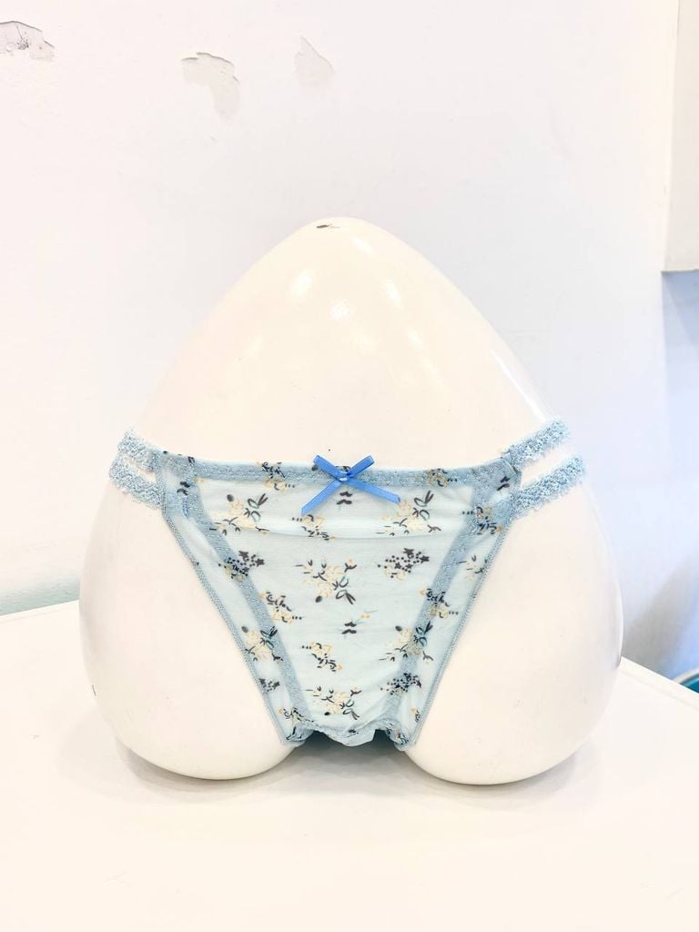 Quần lót ren lưới thiết kế 2 dây hông họa tiết hoa nhí dễ thương Q0B110