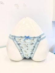 Quần lót ren lưới thiết kế 2 dây hông họa tiết hoa nhí dễ thương Q0B110