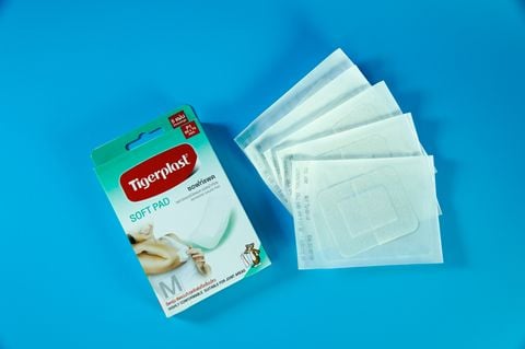  Băng gạc tiệt trùng vết thương co giãn Tigerplast SoftPad siêu dính - Nhiều cỡ 