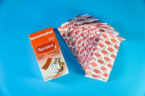  Băng cá  nhân vải Tigerplast Elastic Fabric vết thương, trầy nhỏ - Hộp 100 cái 