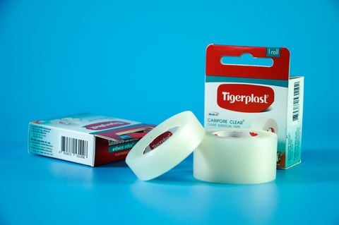  Cuộn băng keo y tế nhựa Tigerplast Caripore Clear dán bông gạc, băng lót - Nhiều cỡ 