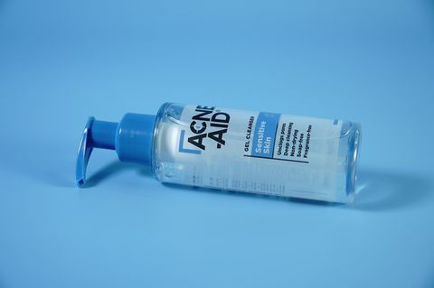  Sữa rửa mặt Acne-Aid Gel Cleanser Sensitive Skin cho da nhạy cảm, bị mụn - 100ml 
