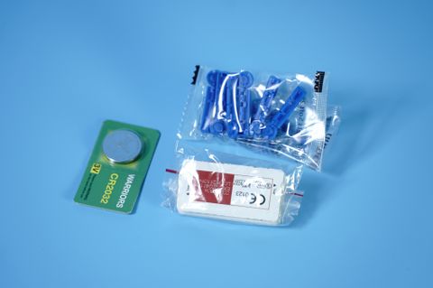  Máy đo đường huyết Yuwell Accusure 710 + 10 kim + 10 que thử + thiết bị lấy máu 