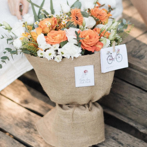 Bé tròn xoe Cam party