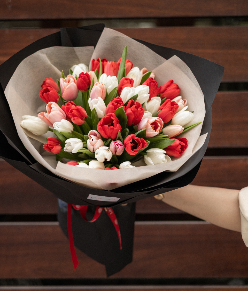 A Sweet Surprise 50 bông tulip