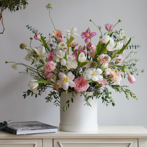 Hộp trụ tròn tulip trắng hồng đậm