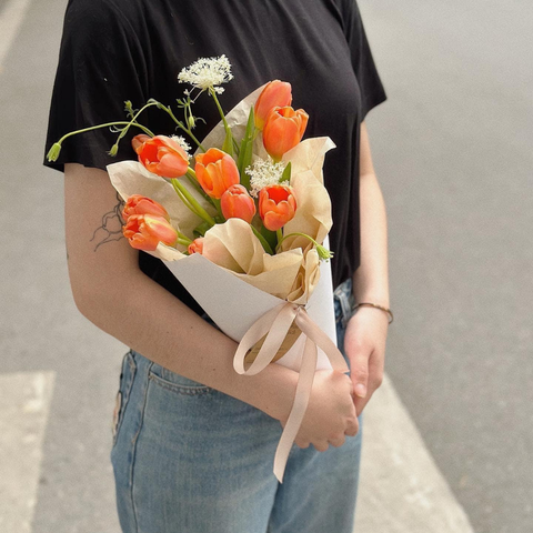 Bó bồng bềnh tulip cam