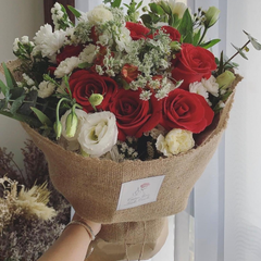 Bé tròn xoe Hồng đỏ