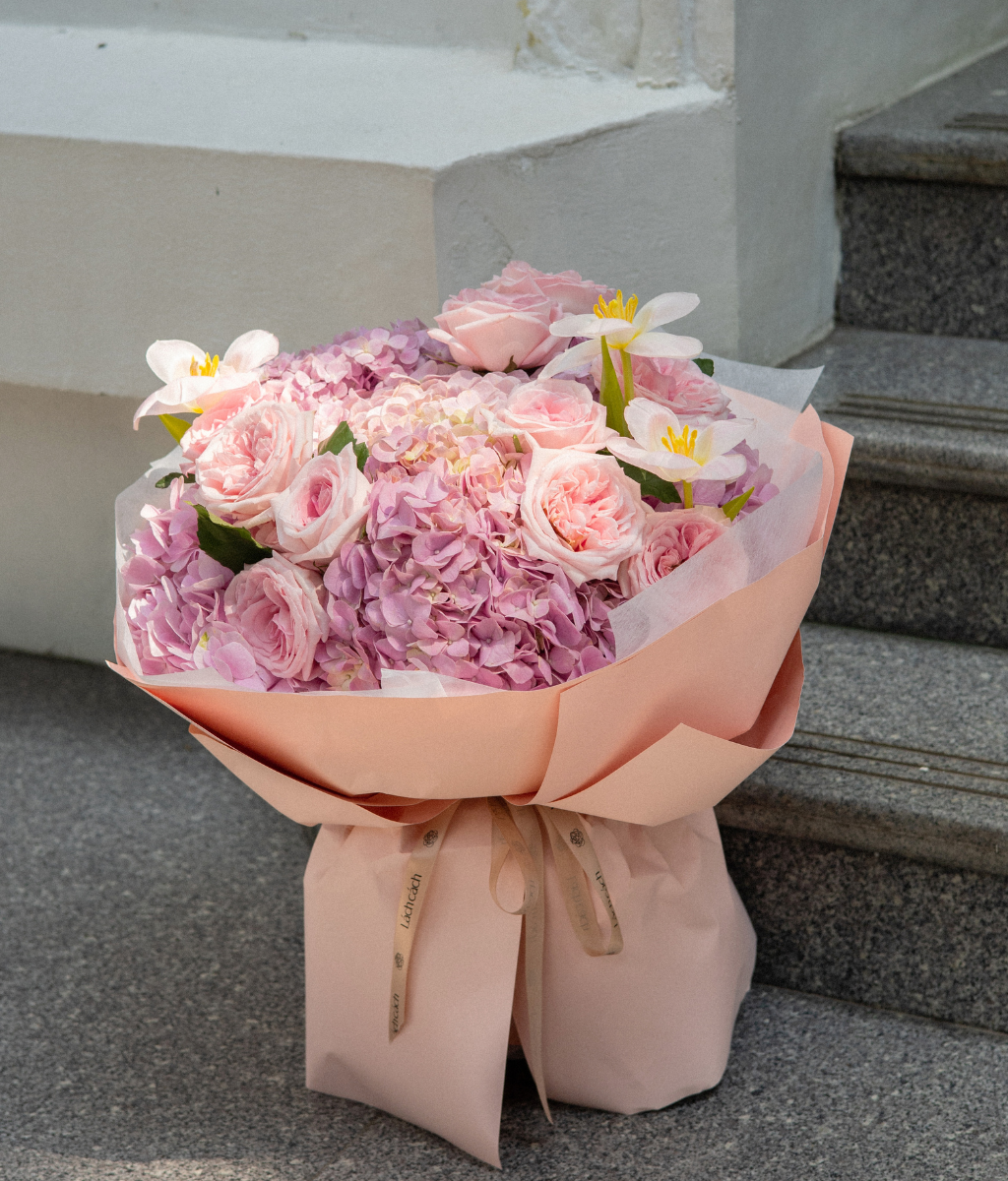 BST 8/3 - Mẫu 17 - A Sweet Surprise tú cầu mix tulip