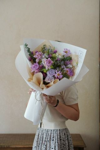 Bó một mặt tone tím mix tulip cánh kép