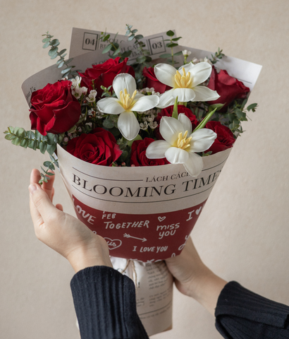 Bó Blooming Times tulip mix hồng đỏ