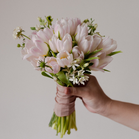 Hoa cưới tulip hồng