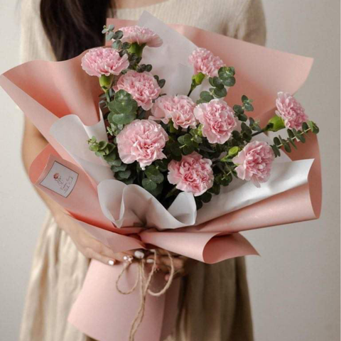 Bó một mặt cẩm chướng kem dâu