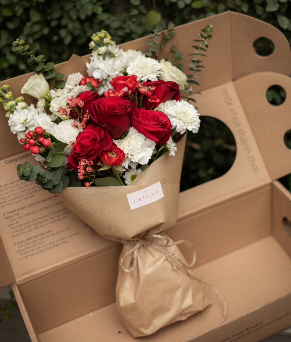 Hộp thư hoa tone đỏ